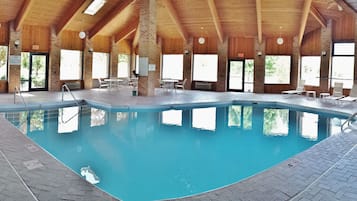 Indoor pool, pool loungers