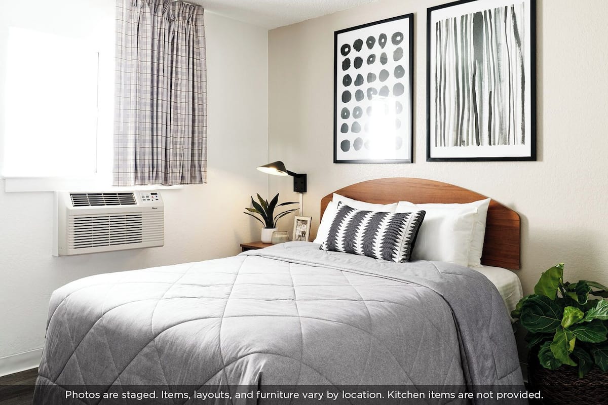 Habitación estándar, 1 cama Queen size | Escritorio, internet gratis y ropa de cama
