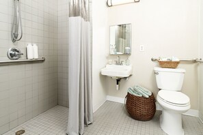 Combined shower/tub, towels, soap, toilet paper