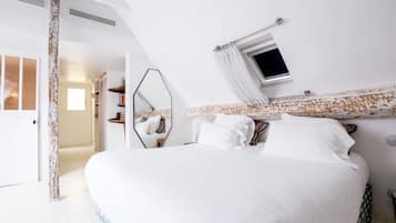 Suite | Minibar, pengeskab på værelset, skrivebord, strygejern/strygebræt
