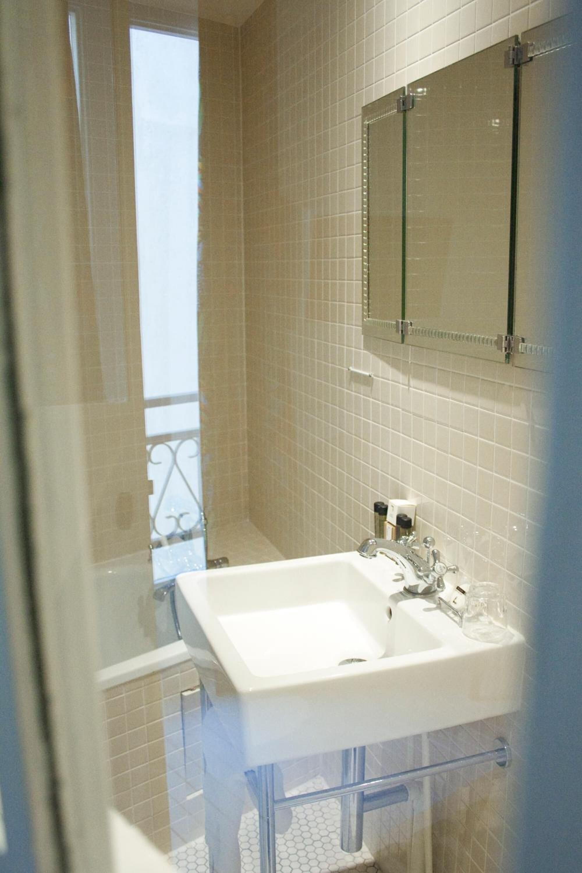 bathtub, free toiletries, hair dryer, towels