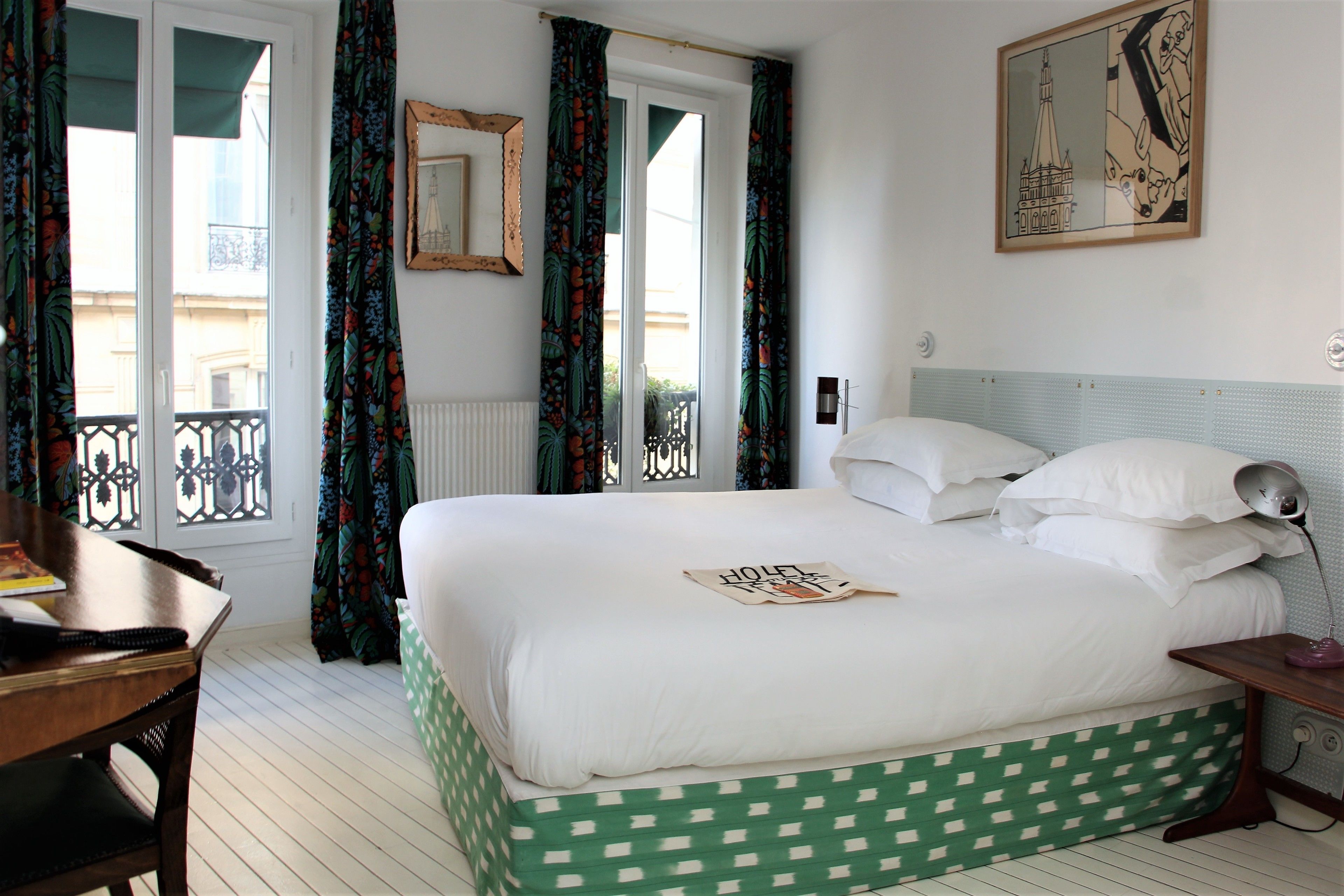 comfort room | minibar, in-room safe, desk, iron/ironing board