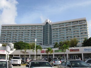 施設の正面