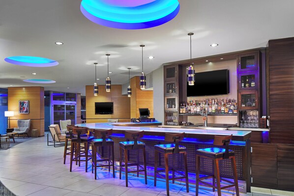 2 bars/lounges, poolside bar - Four Points by Sheraton Tallahassee Downtown (Tallahassee)