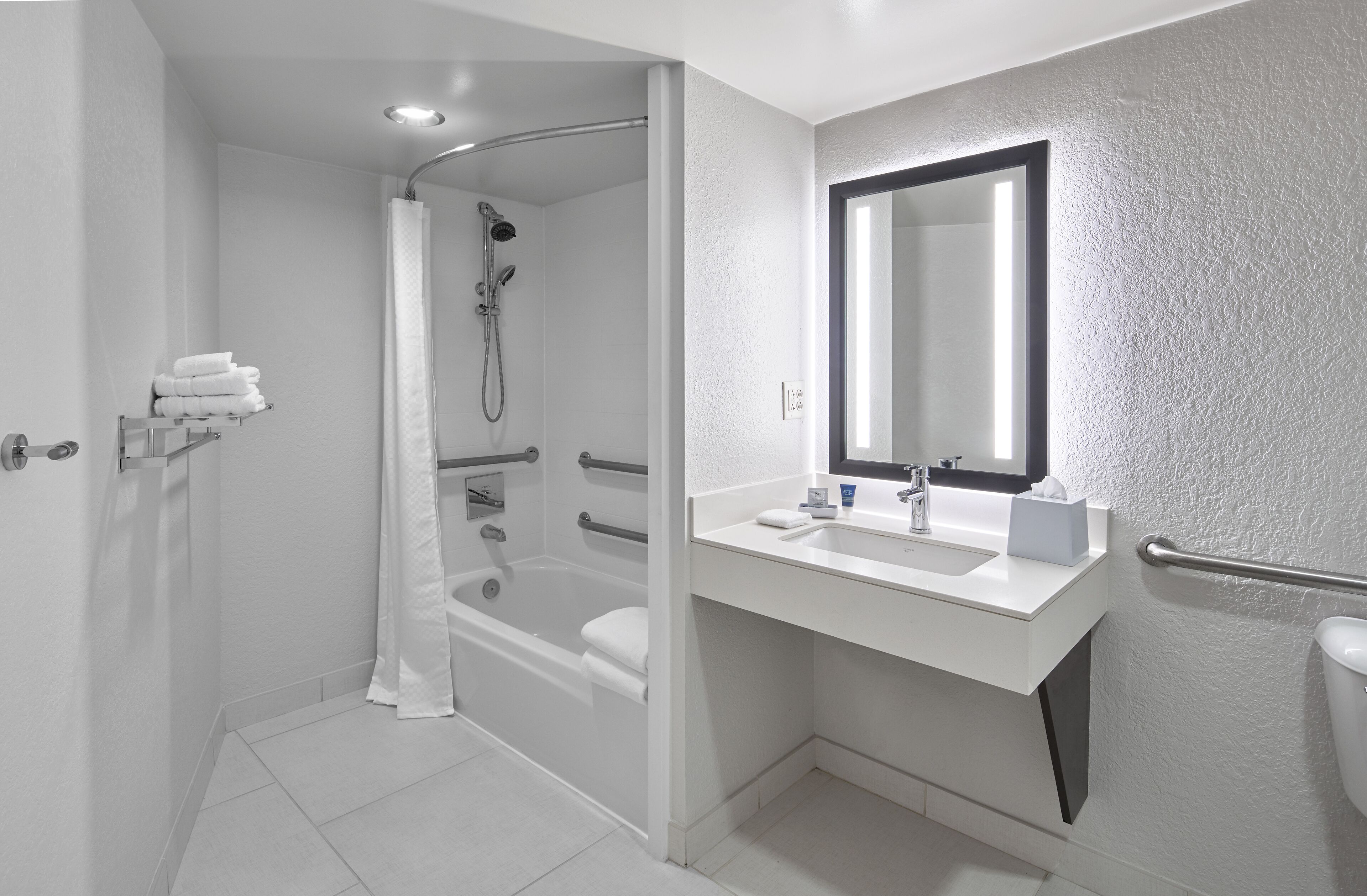 combined shower/bathtub, free toiletries, hair dryer, towels