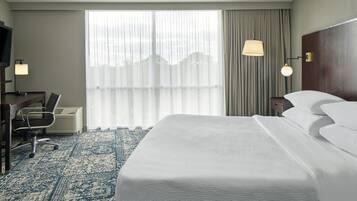 Kamer, 1 queensize bed | Pillowtop-bedden, een kluis op de kamer, een bureau, een laptopwerkplek