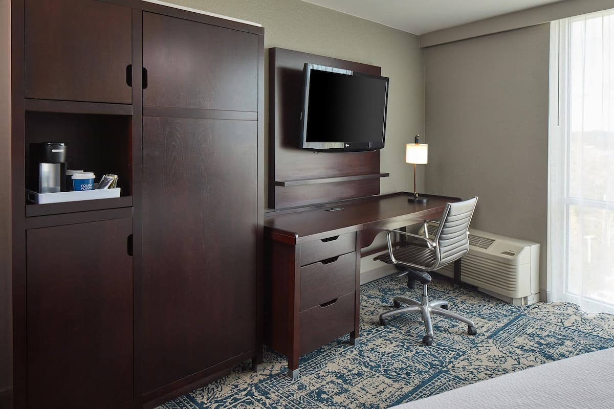 Pillowtop beds, in-room safe, desk, laptop workspace