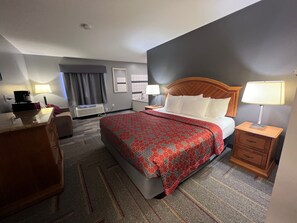 Deluxe-rum - 1 kingsize-säng - bubbelbad | Skrivbord, arbetsyta för laptop, strykjärn/strykbräda och gratis wi-fi