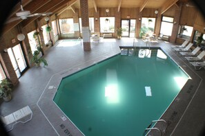 Indoor pool, sun loungers