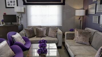 Standard Room, 1 Twin Bed, Non Smoking, Annex Building | In-room safe, desk, soundproofing, iron/ironing board