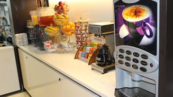 Café da manhã com buffet todos os dias (GBP 12.50 por pessoa)