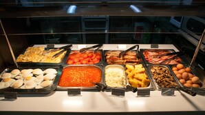 每日付費供應吃到飽自助式早餐