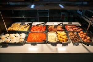 Frokostbuffé hver dag (mot et tillegg)