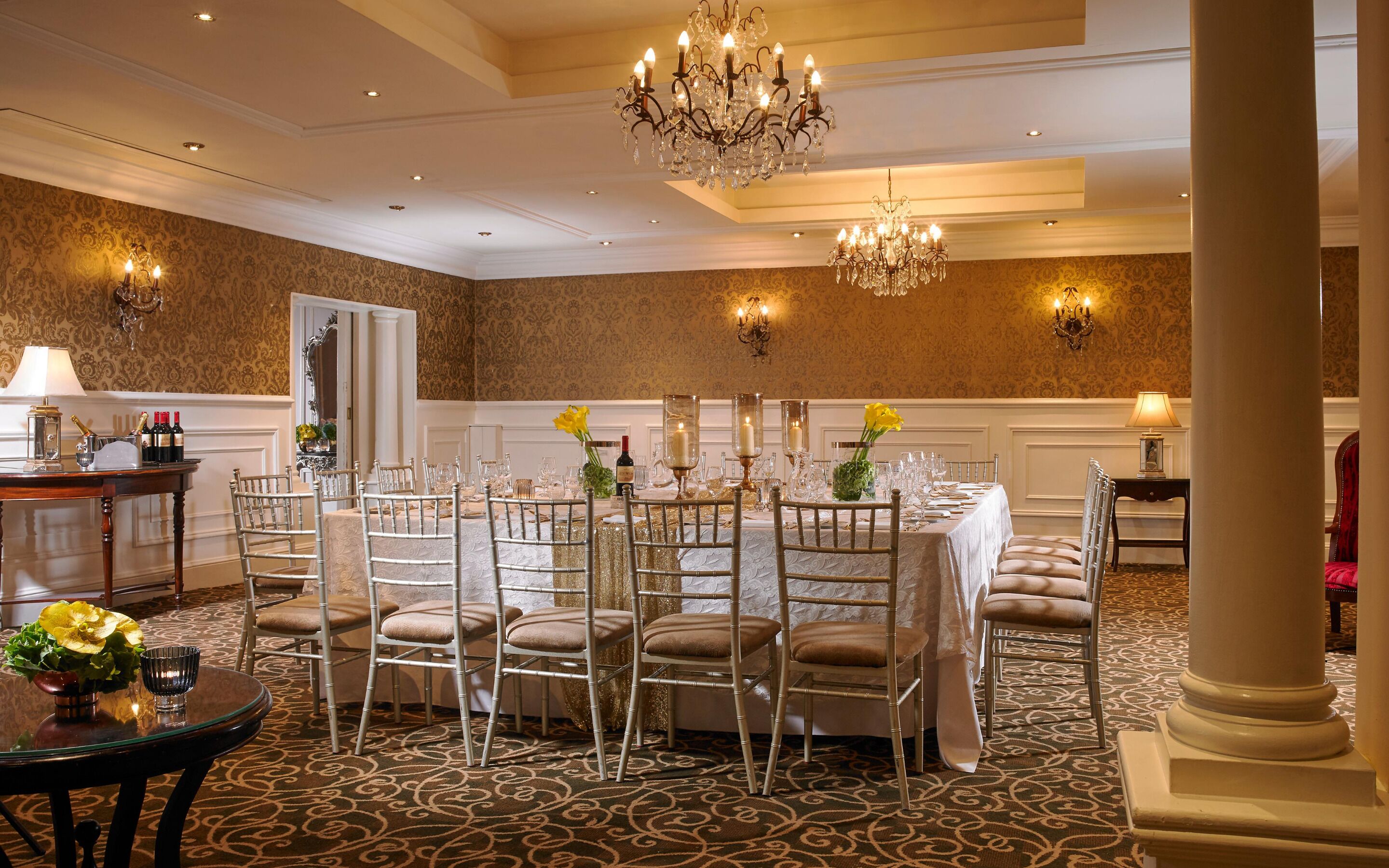 3 restaurants, breakfast served