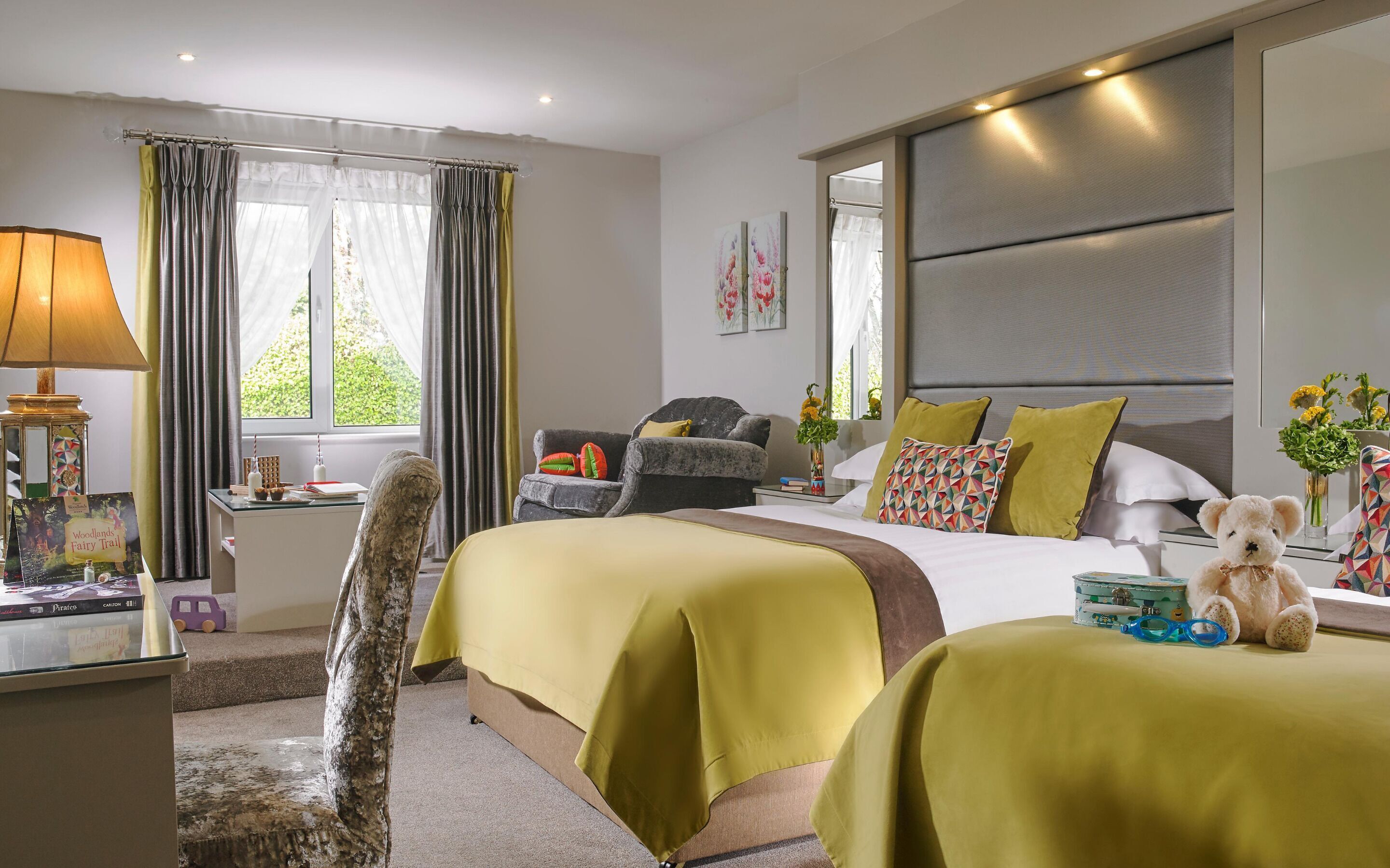 Peralatan tempat tidur premium, tilam berlapik, meja 