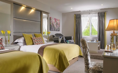 Roupas de cama premium, camas com colchƵes pillow-top, escrivaninha