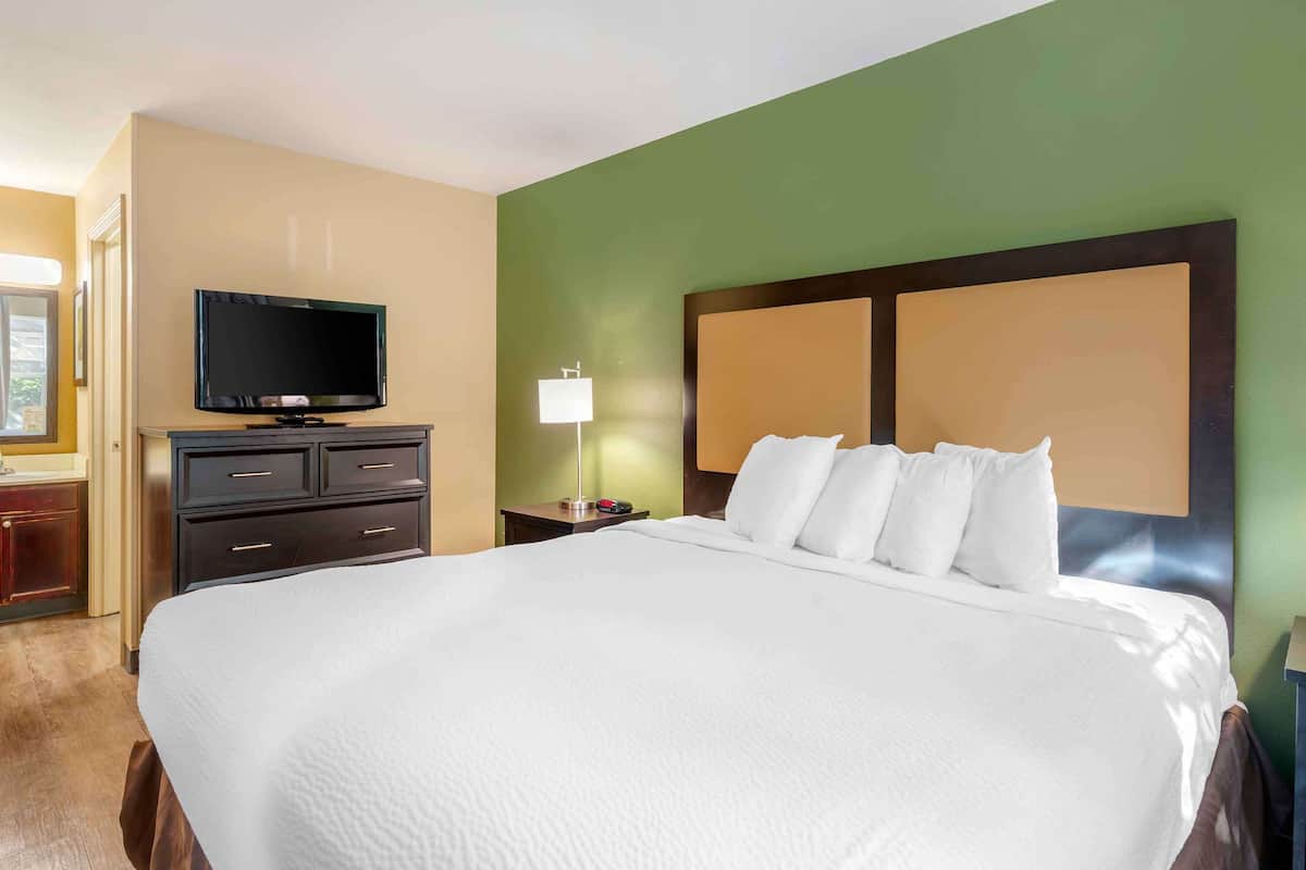 Suite, 1 King Bed with Sofa bed, Non Smoking | Desk, iron/ironing board, free WiFi, bed sheets