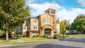 A Stay America hotel with a lobby entrance, multiple floors, and a parking area. - Extended Stay America Suites Portland Hillsboro (Hillsboro)