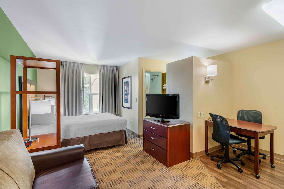 Desk, iron/ironing board, free WiFi, bed sheets