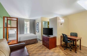 Desk, iron/ironing board, free WiFi, bed sheets - Extended Stay America Suites Portland Hillsboro (Hillsboro)