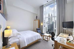 Minibar, in-room safe, free WiFi, bed sheets
