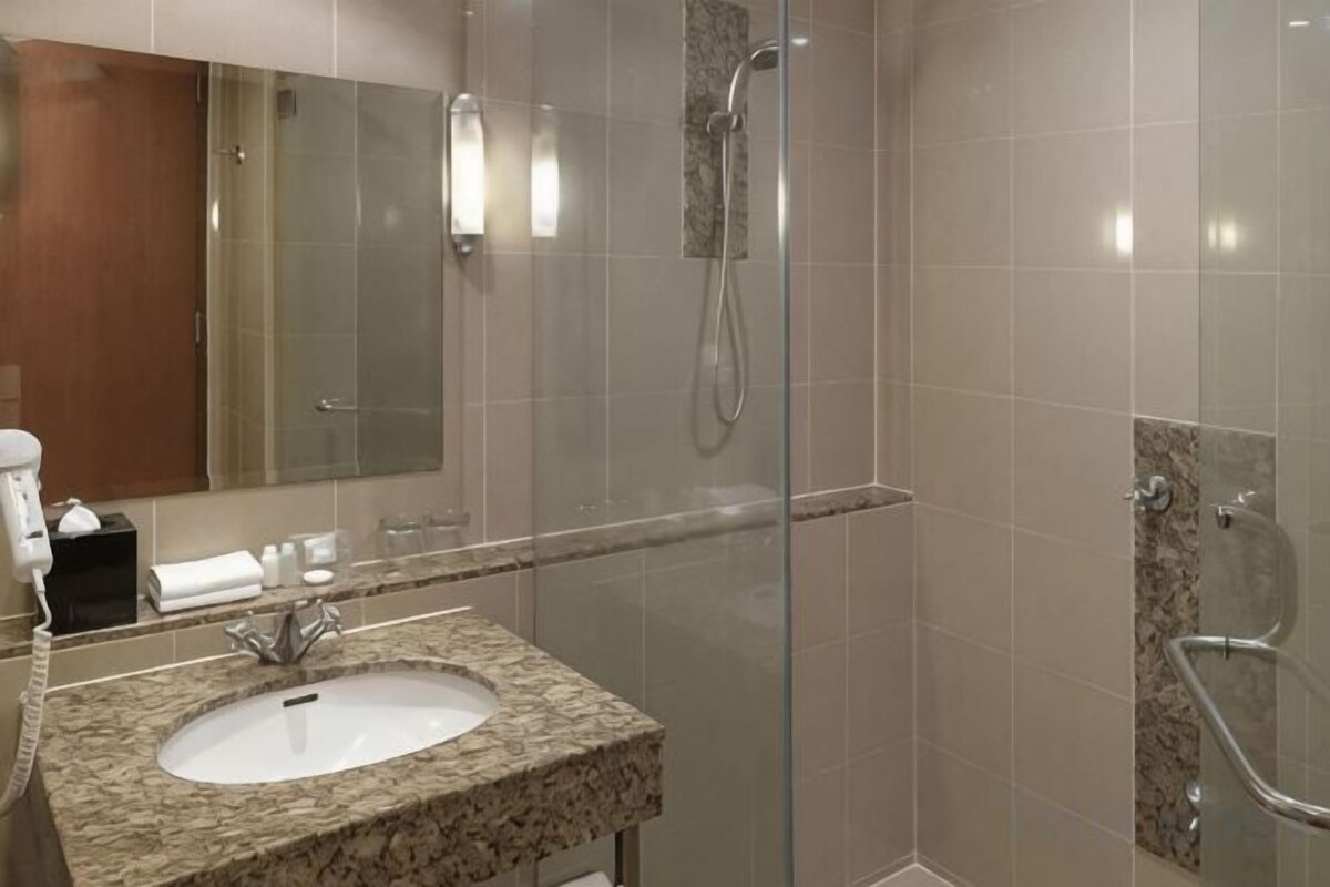 Free toiletries, hair dryer, towels
