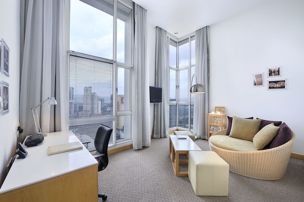 10Room Studio Suite | Minibar, in-room safe, free WiFi, bed sheets