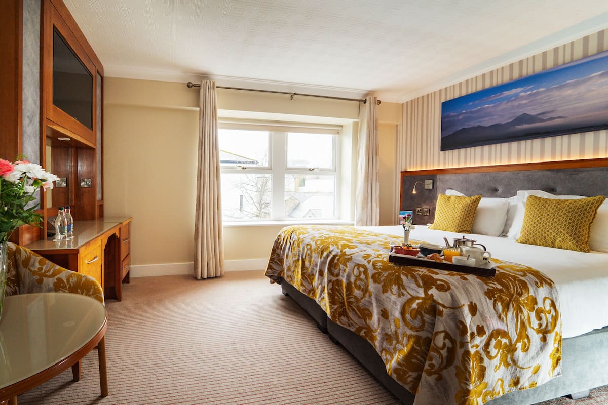Premium bedding, in-room safe, individually decorated, desk