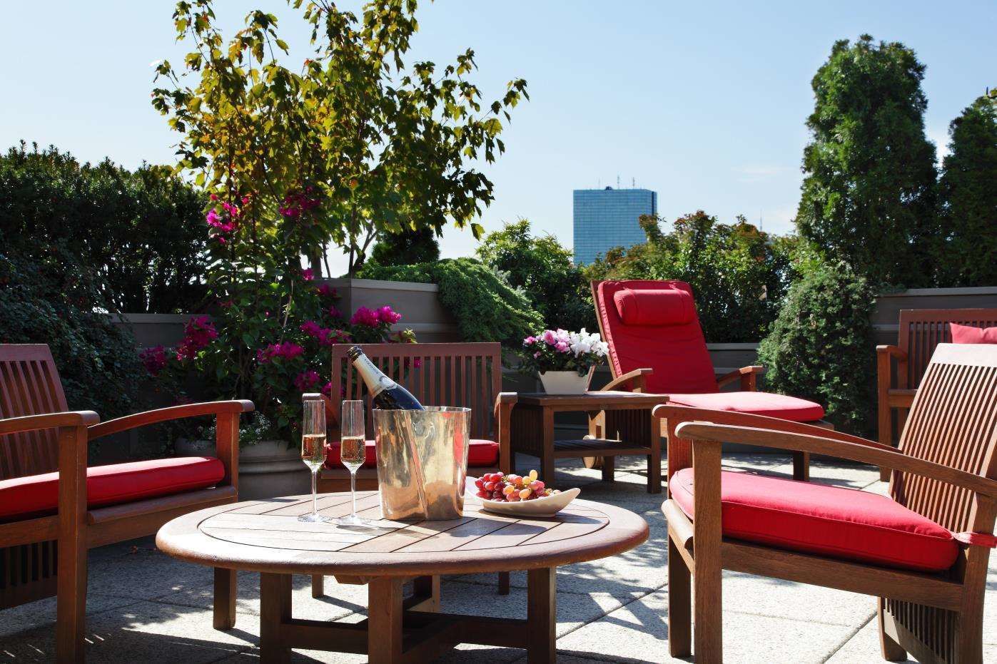 breakfast, lunch and dinner served