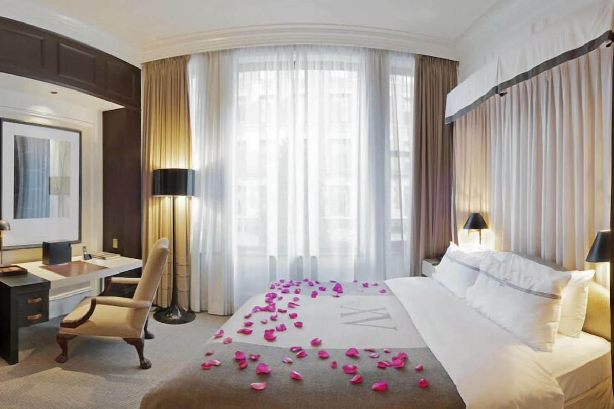 Frette Italian sheets, premium bedding, minibar, in-room safe
