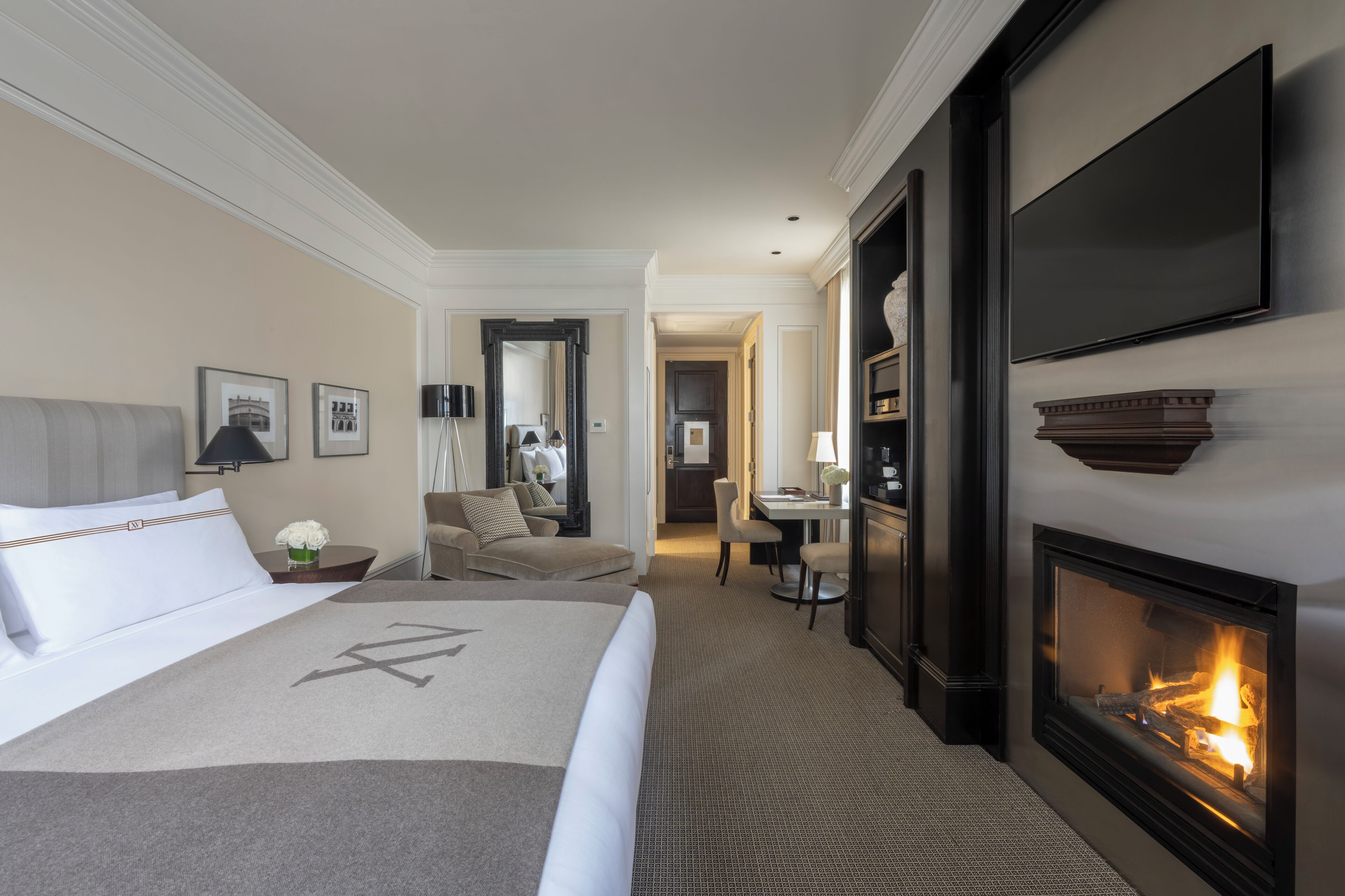 Classic Room, 1 Queen Bed (Contemporary) | Frette Italian sheets, premium bedding, minibar, in-room safe