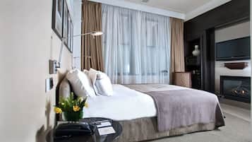 Habitación clásica, 1 cama Queen size | Sábanas italianas Frette, ropa de cama de alta calidad y minibar