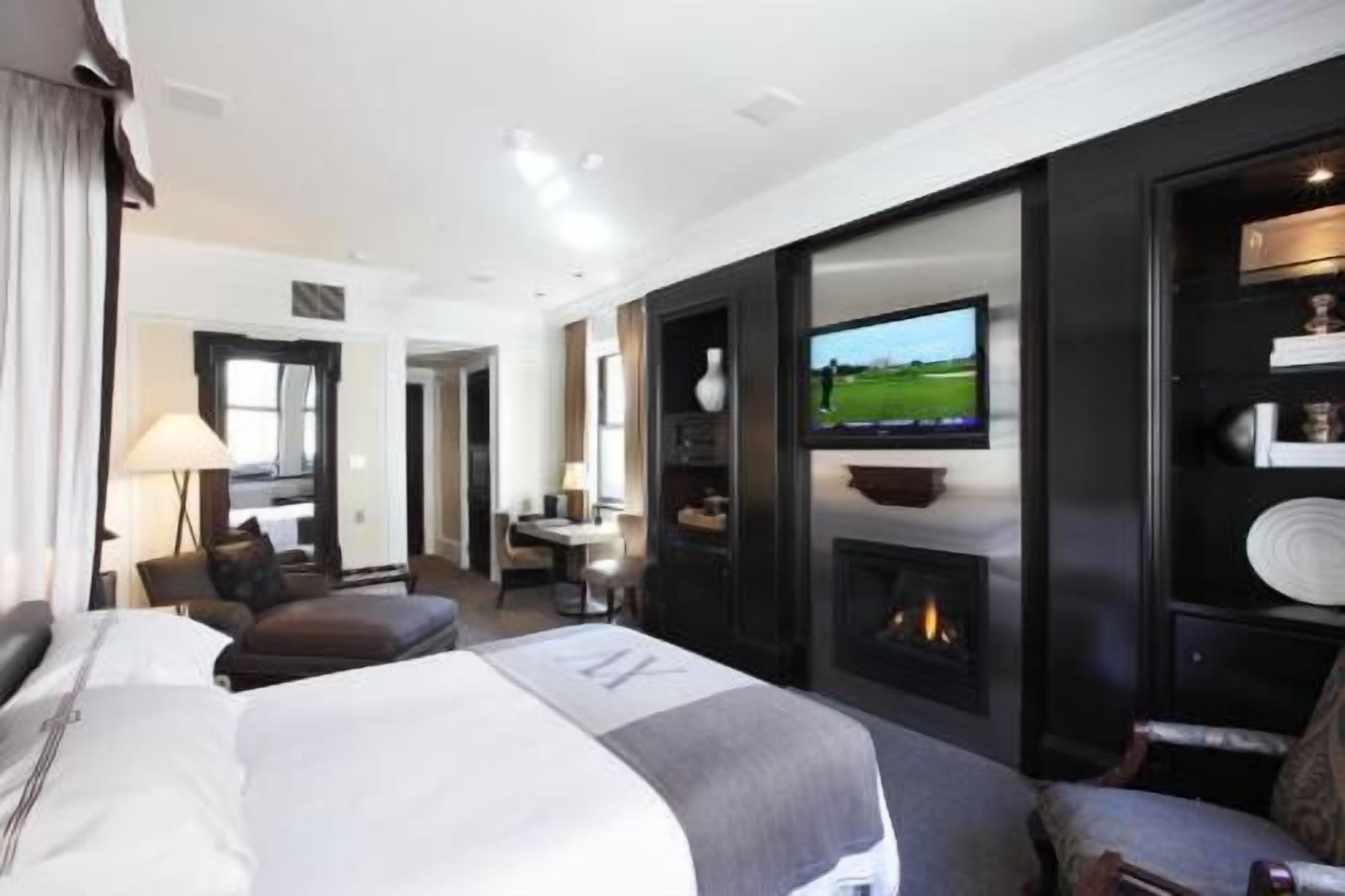 Frette Italian sheets, premium bedding, minibar, in-room safe