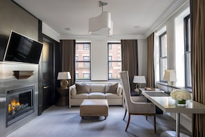 Studio, 1 King-Bett (Boston Common) | Italienische Bettbezüge von Frette, hochwertige Bettwaren, Minibar