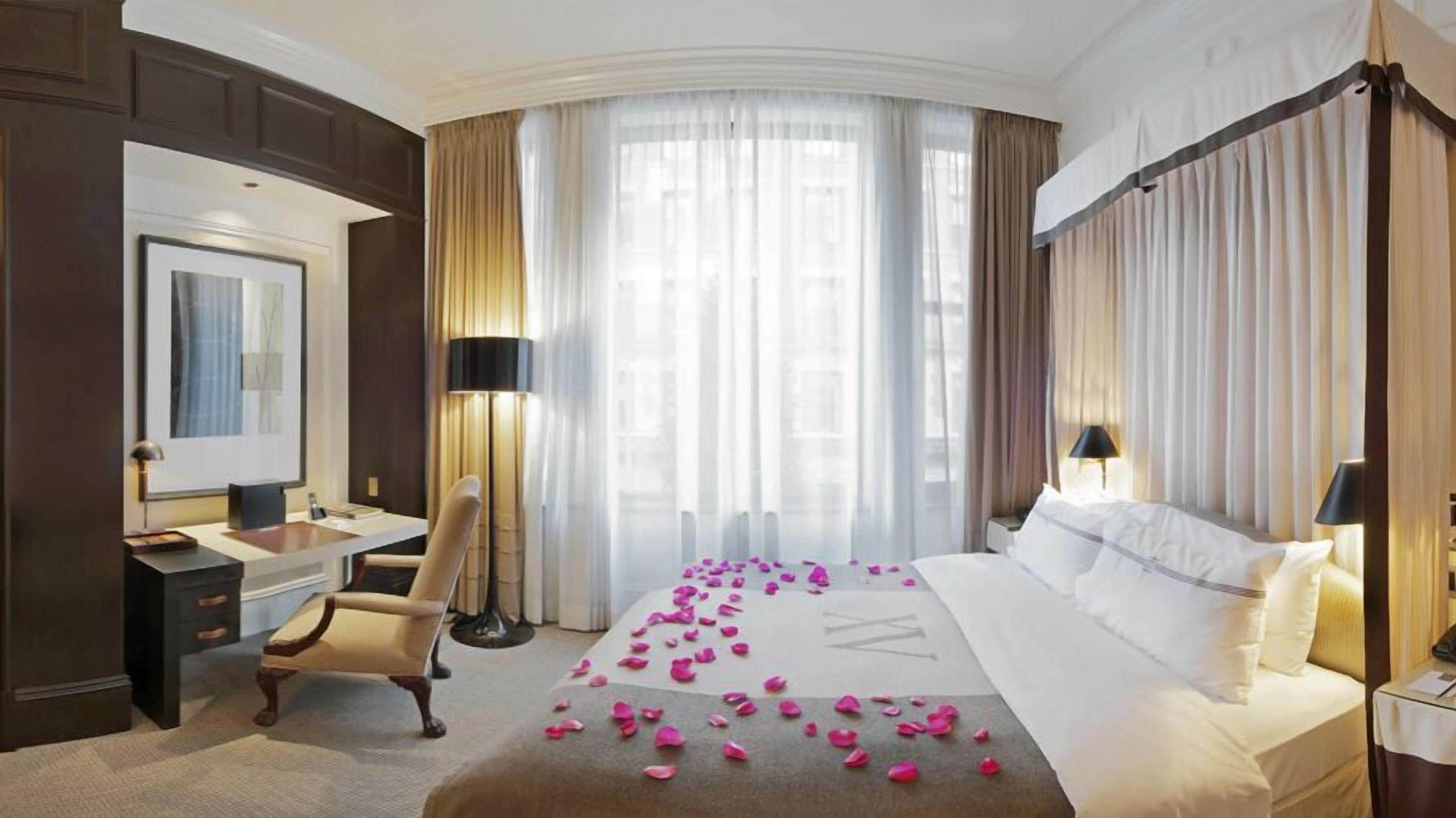 Frette Italian sheets, premium bedding, minibar, in-room safe