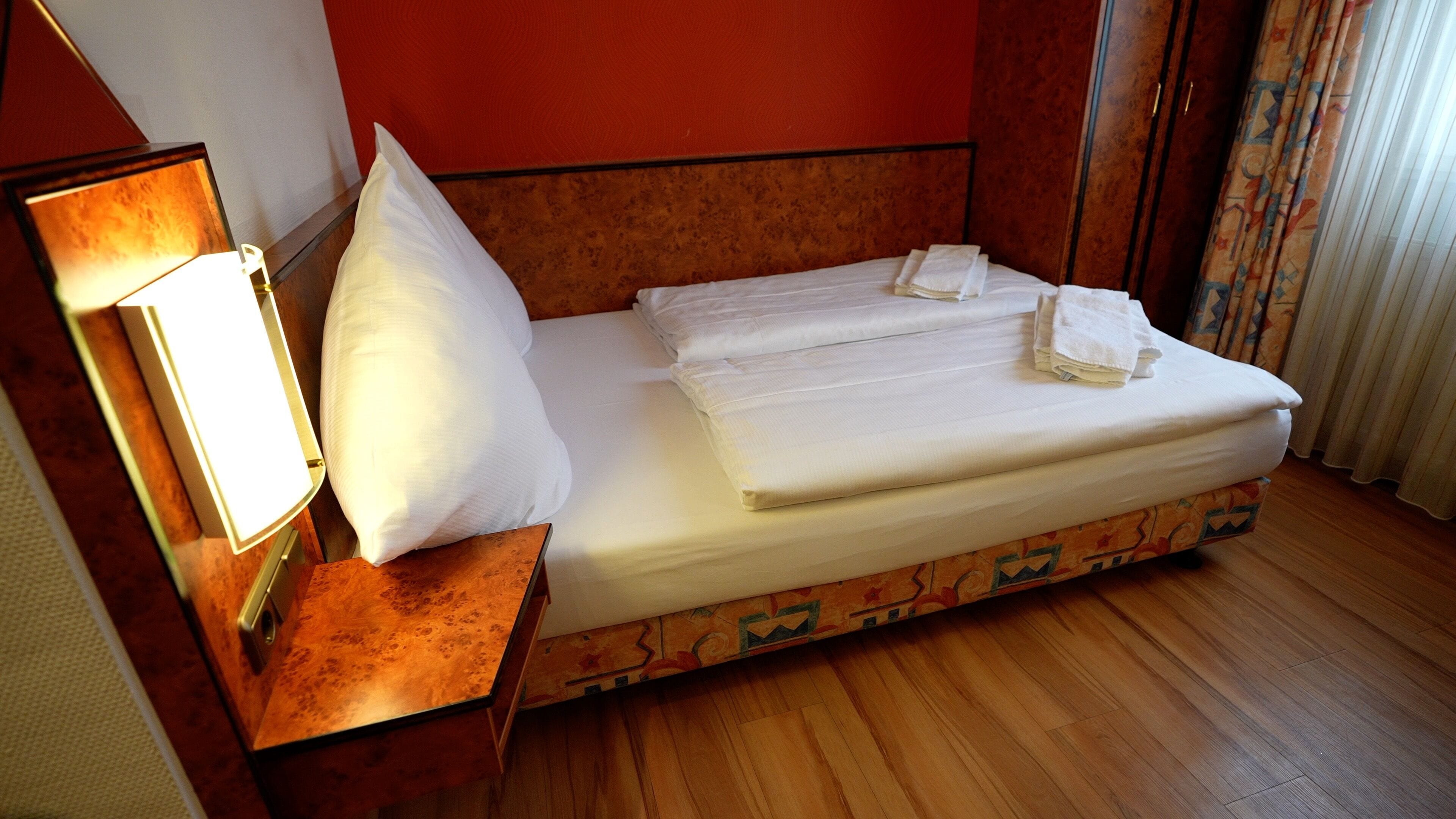 double room | minibar, in-room safe, desk, soundproofing