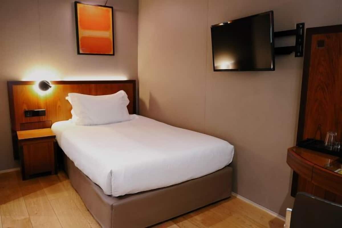 Minibar, in-room safe, desk, soundproofing