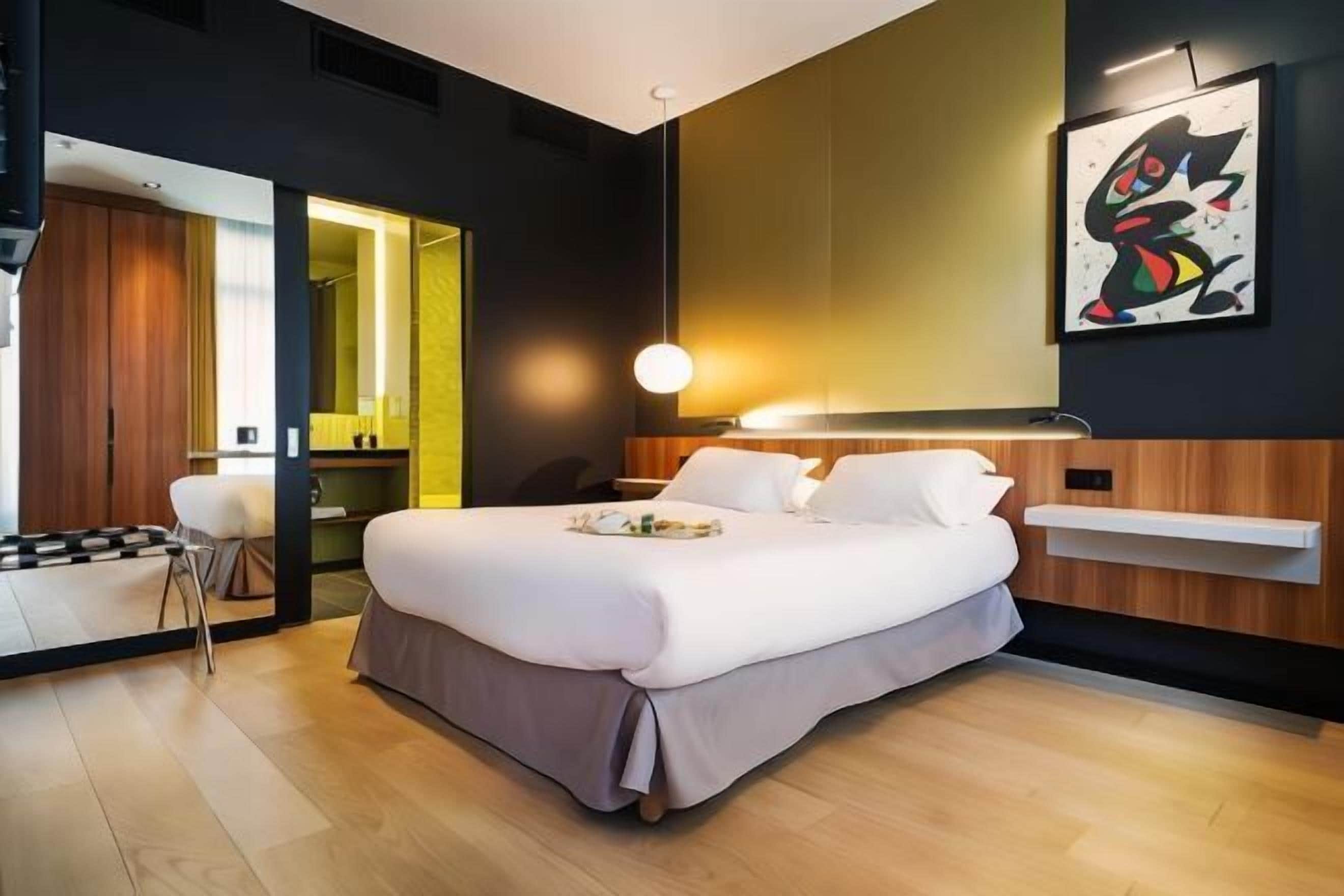 Minibar, coffres-forts dans les chambres, bureau, chambres insonorisées