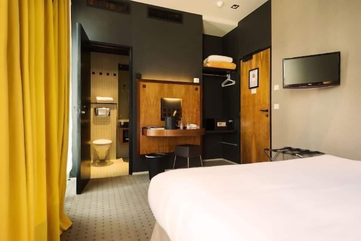 Minibar, in-room safe, desk, soundproofing