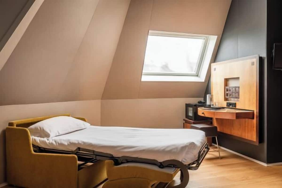 Minibar, in-room safe, desk, soundproofing