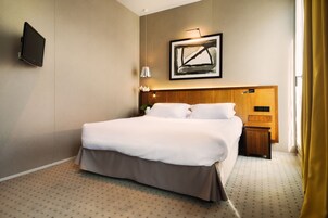 Double Room | Minibar, in-room safe, desk, soundproofing