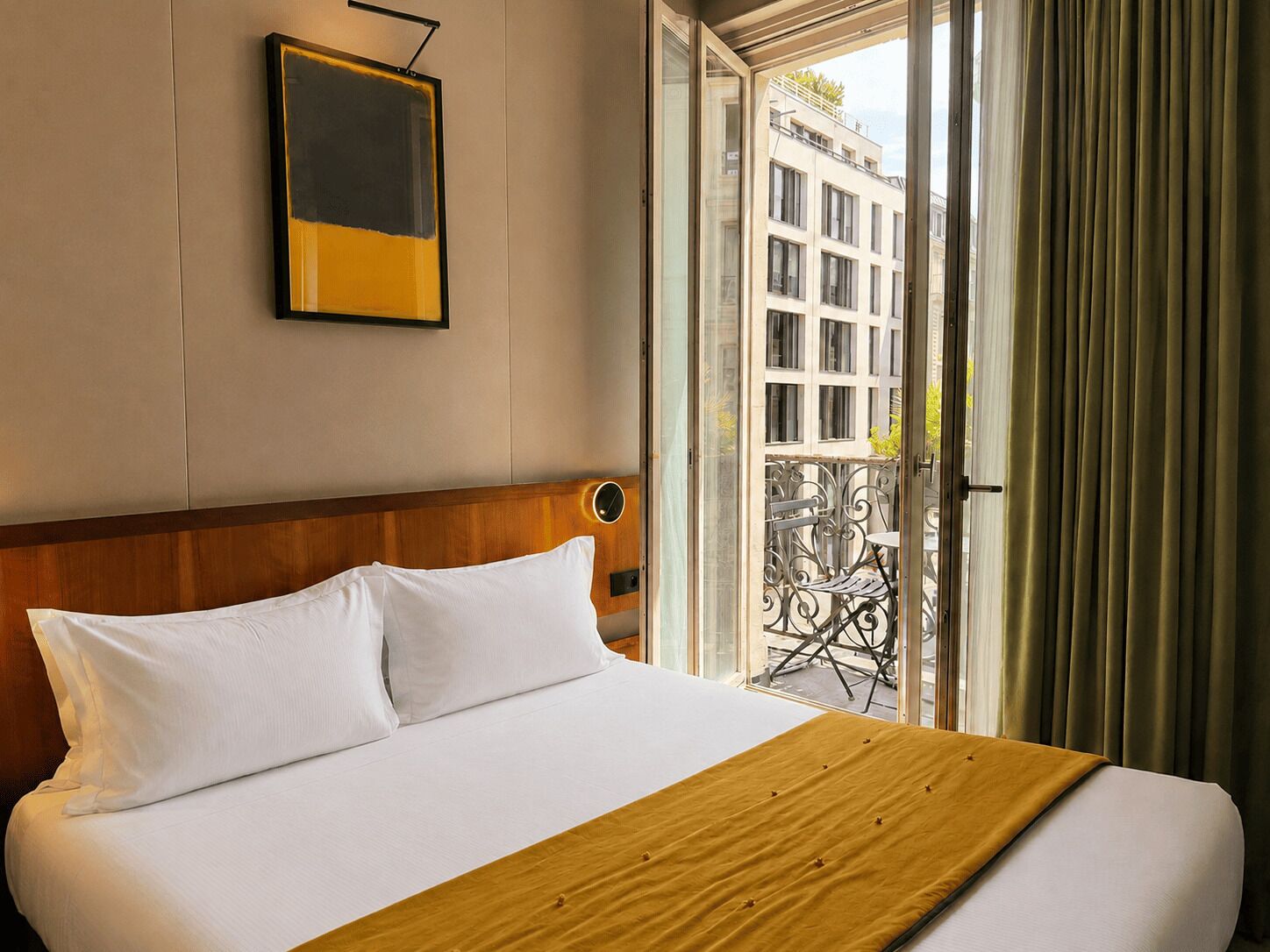 Double Room, Balcony | Minibar, in-room safe, desk, soundproofing