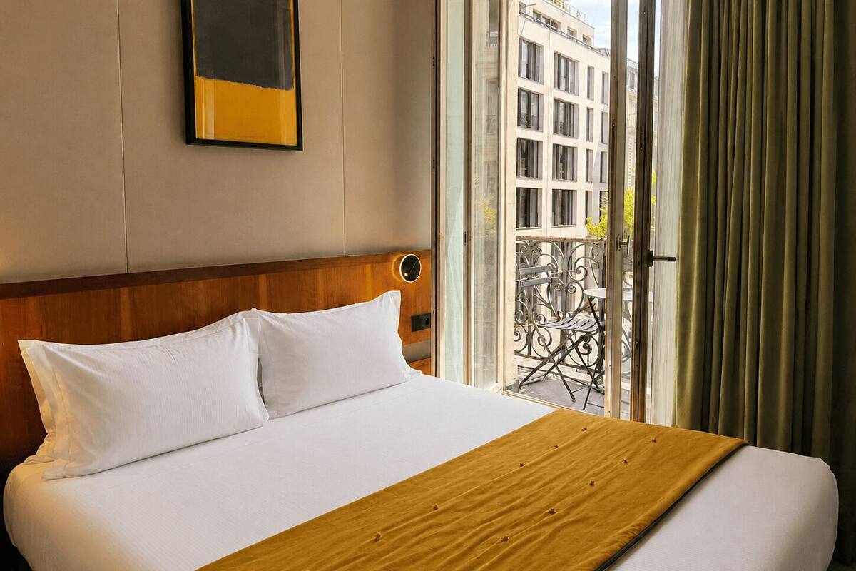 Double Room, Balcony | Minibar, in-room safe, desk, soundproofing