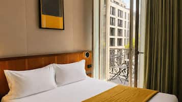 Double Room, Balcony | Minibar, in-room safe, desk, soundproofing
