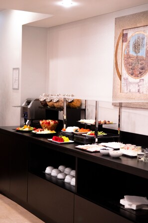 Daily buffet breakfast for a fee - SANA Reno Hotel (Lisbon)