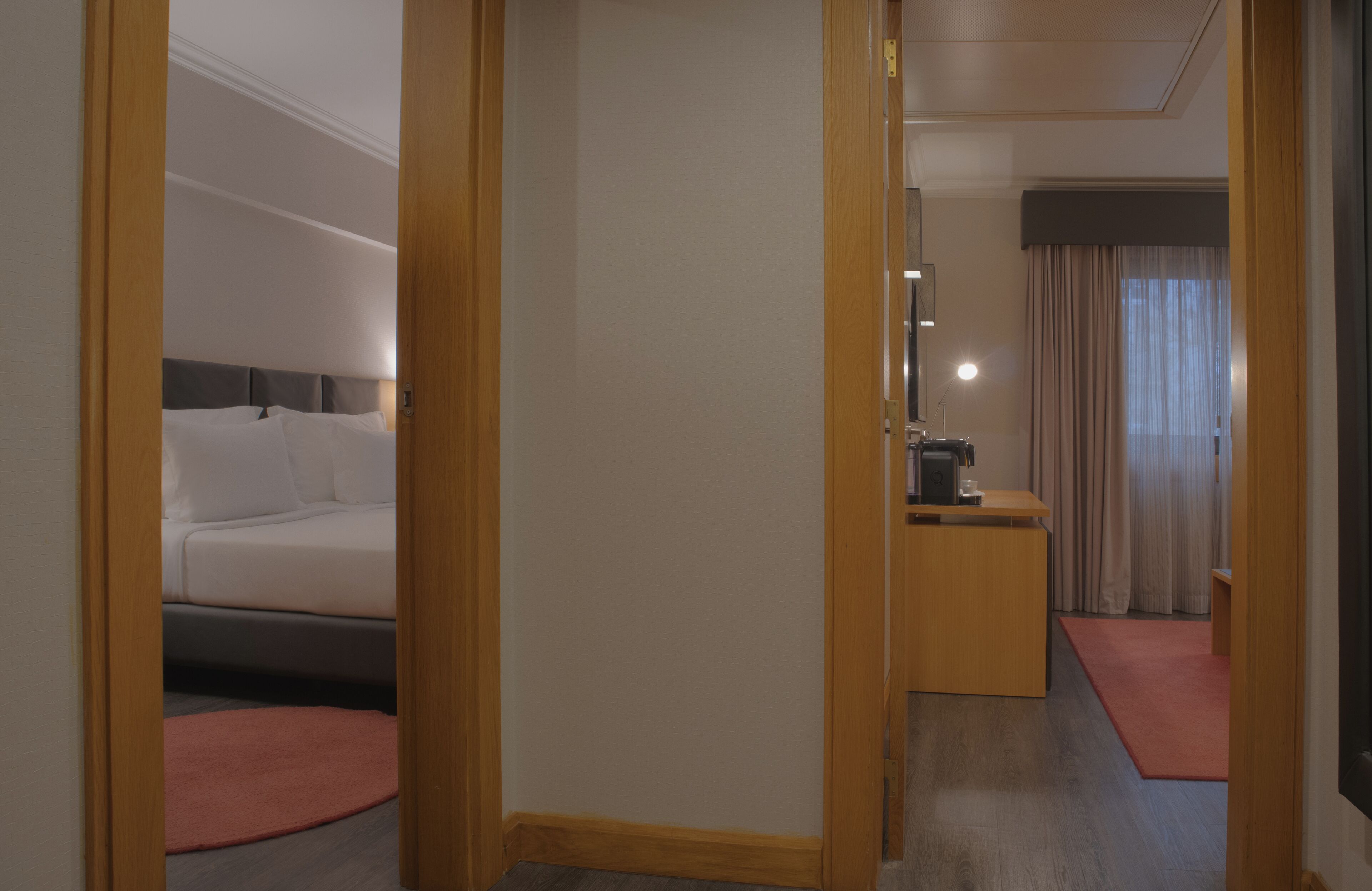 suite | minibar, in-room safe, desk, blackout curtains