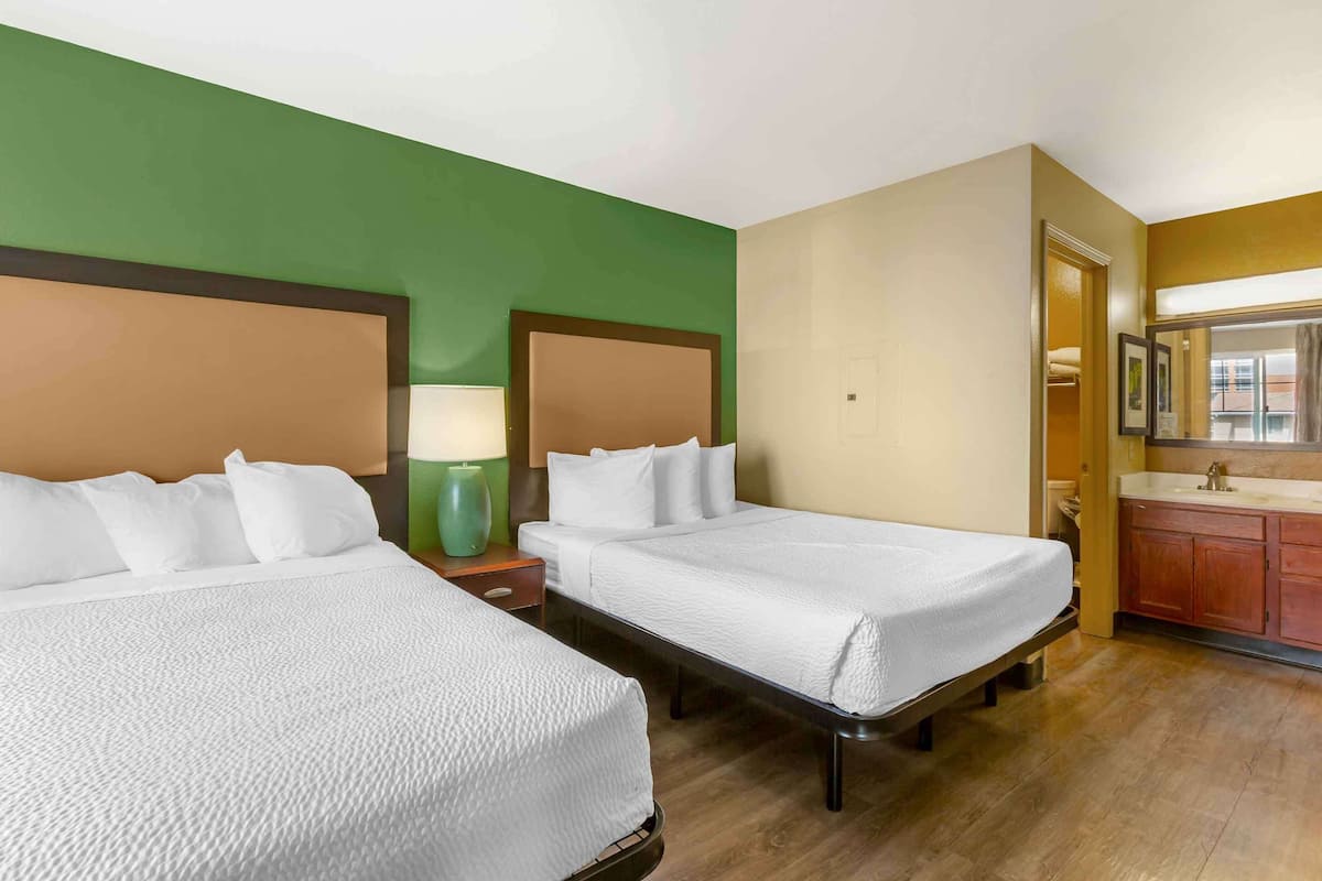 Suite, 1 Bedroom, Non Smoking | Desk, iron/ironing board, free WiFi, bed sheets