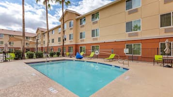 Kolam renang outdoor