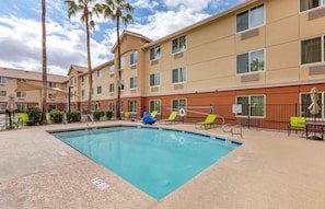 Outdoor pool - Extended Stay America Suites Phoenix Midtown (Phoenix)