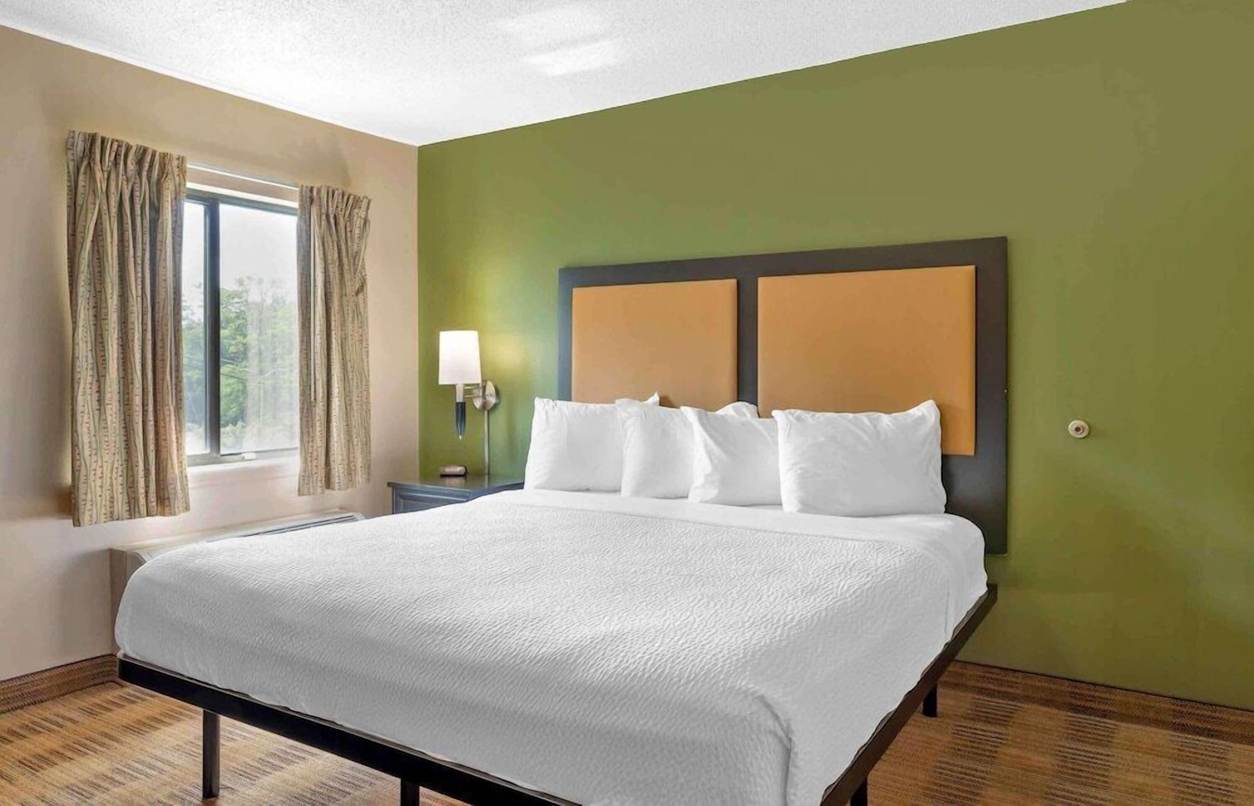 Desk, blackout drapes, iron/ironing board, free WiFi